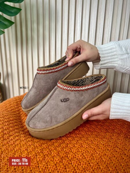 Women Ugg Slippers W702.1